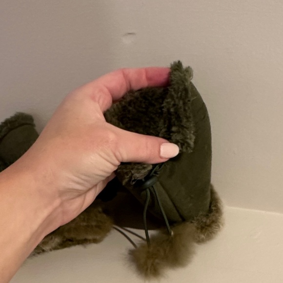 UGG Forest Green Mittens - Picture 6 of 6